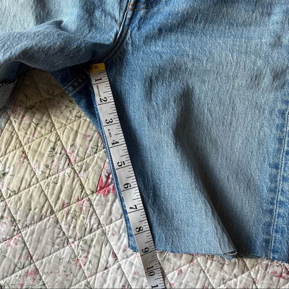 Levi’s Premium Wedgie Fit High Waist Jeans Shorts Size 30 Distressed Raw Hem - Picture 8 of 14